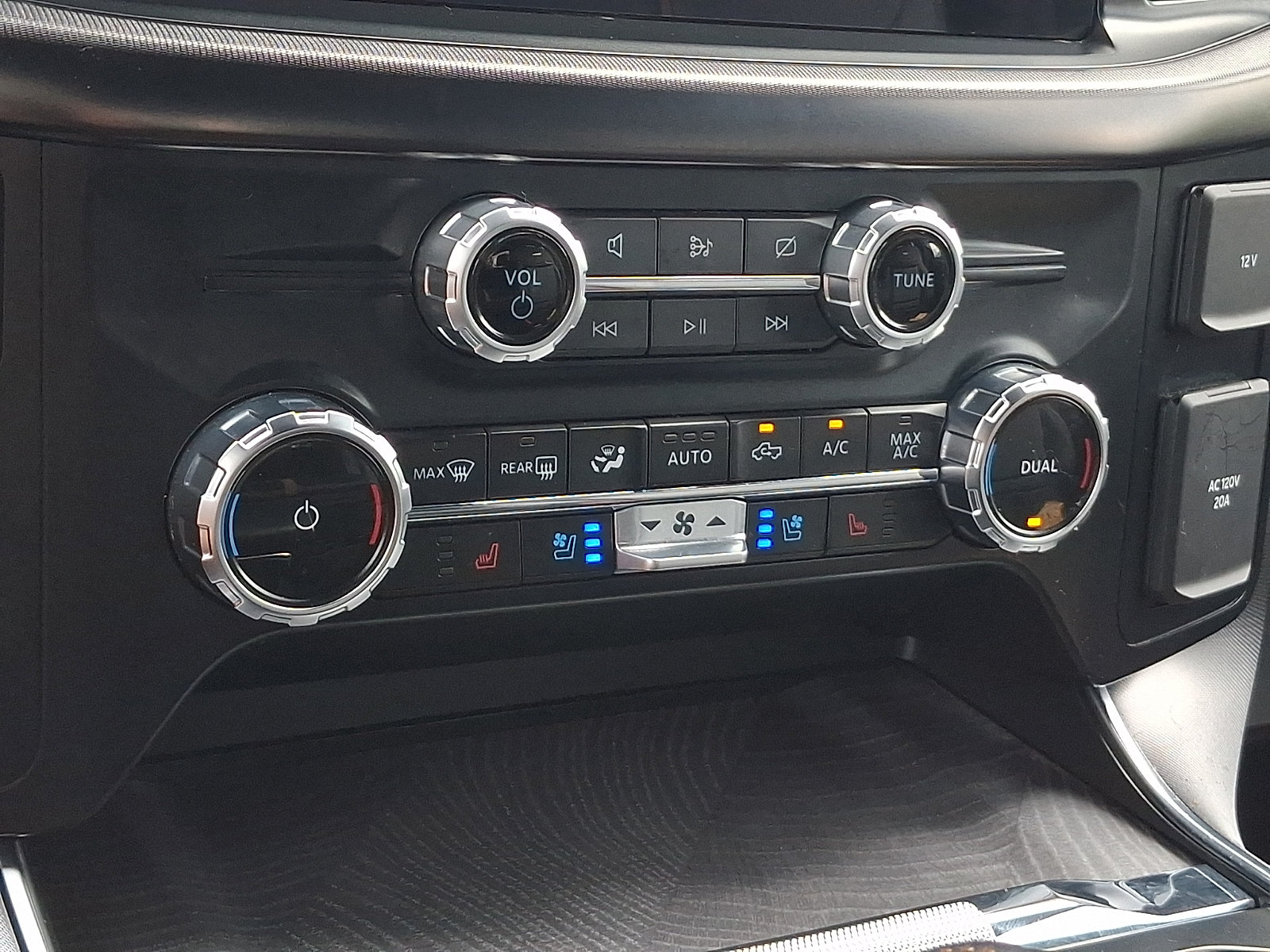 Certified 2023 Ford F150 Platinum AWD/4WD image 16