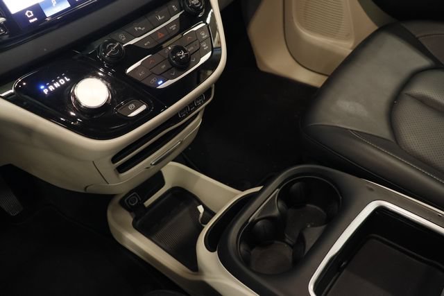 Used 2024 Chrysler Pacifica Touring-L FWD image 19