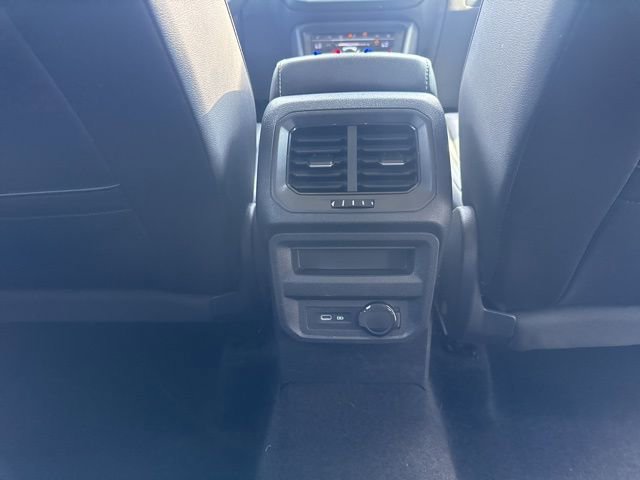 Used 2024 Volkswagen Tiguan SE AWD/4WD image 37