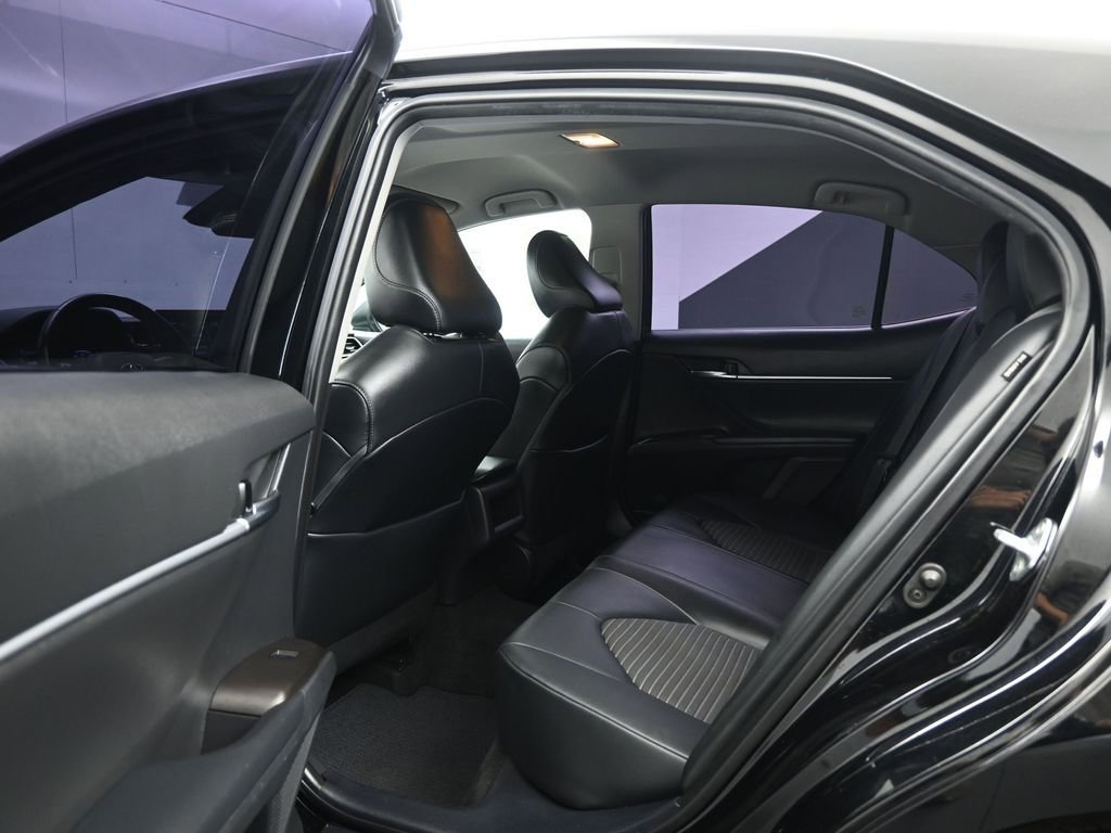 Used 2022 Toyota Camry SE image 18