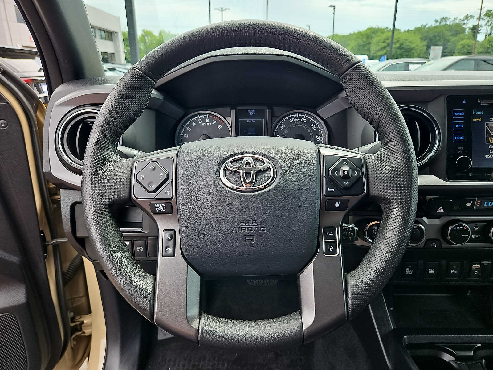 Used 2018 Toyota Tacoma TRD Off-Road w/ Technology Package AWD/4WD image 18