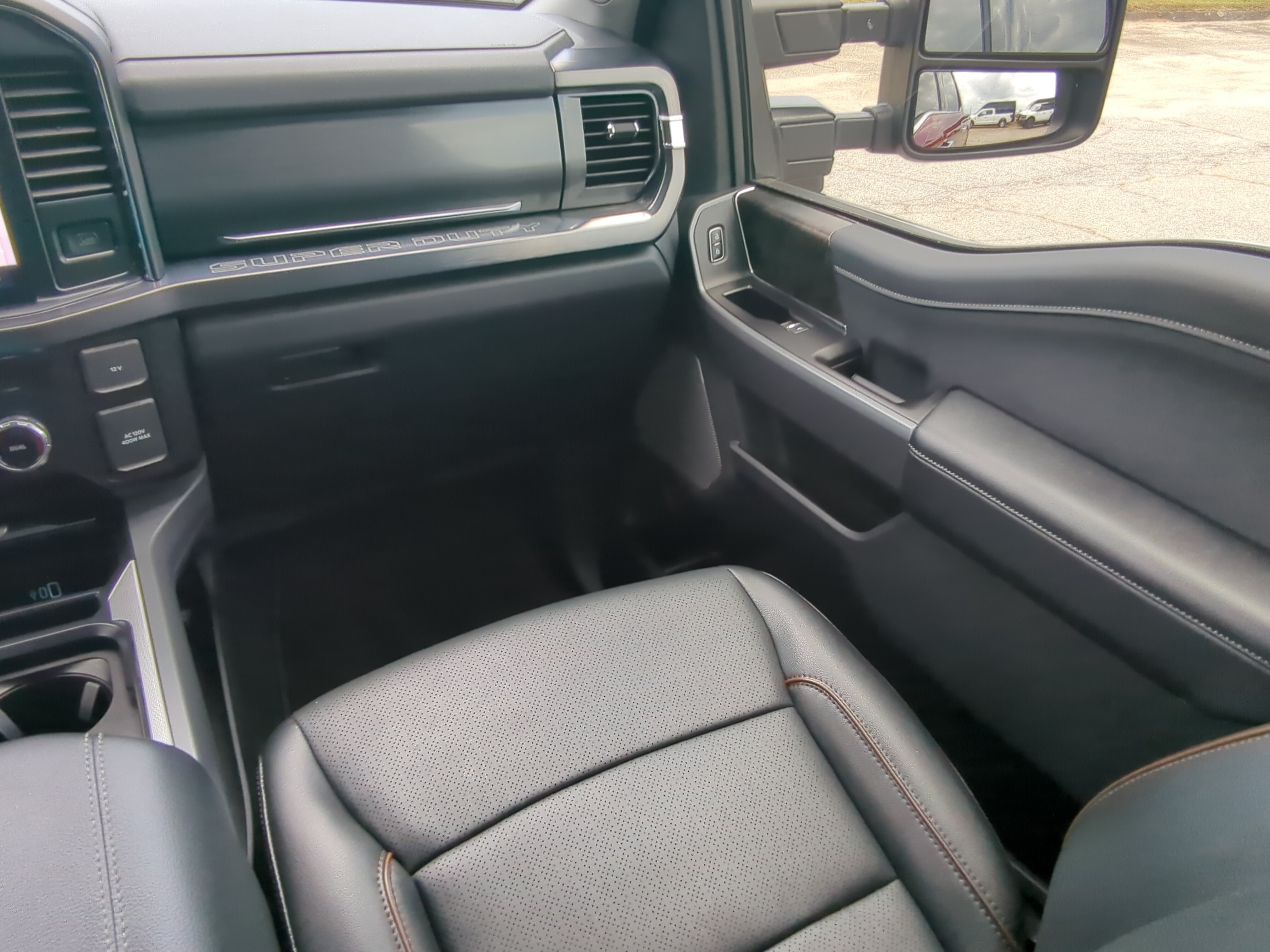 Certified 2025 Ford F250 Lariat w/ Lariat Ultimate Package AWD/4WD image 15