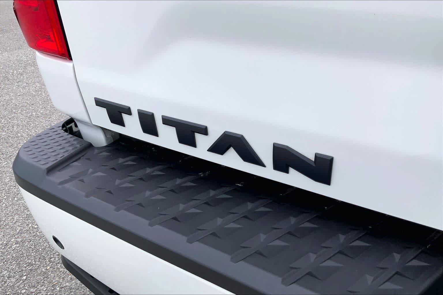 Used 2024 Nissan Titan SV RWD image 30