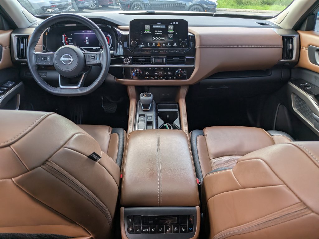 Used 2024 Nissan Pathfinder Platinum w/ Black Appearance Package FWD image 14