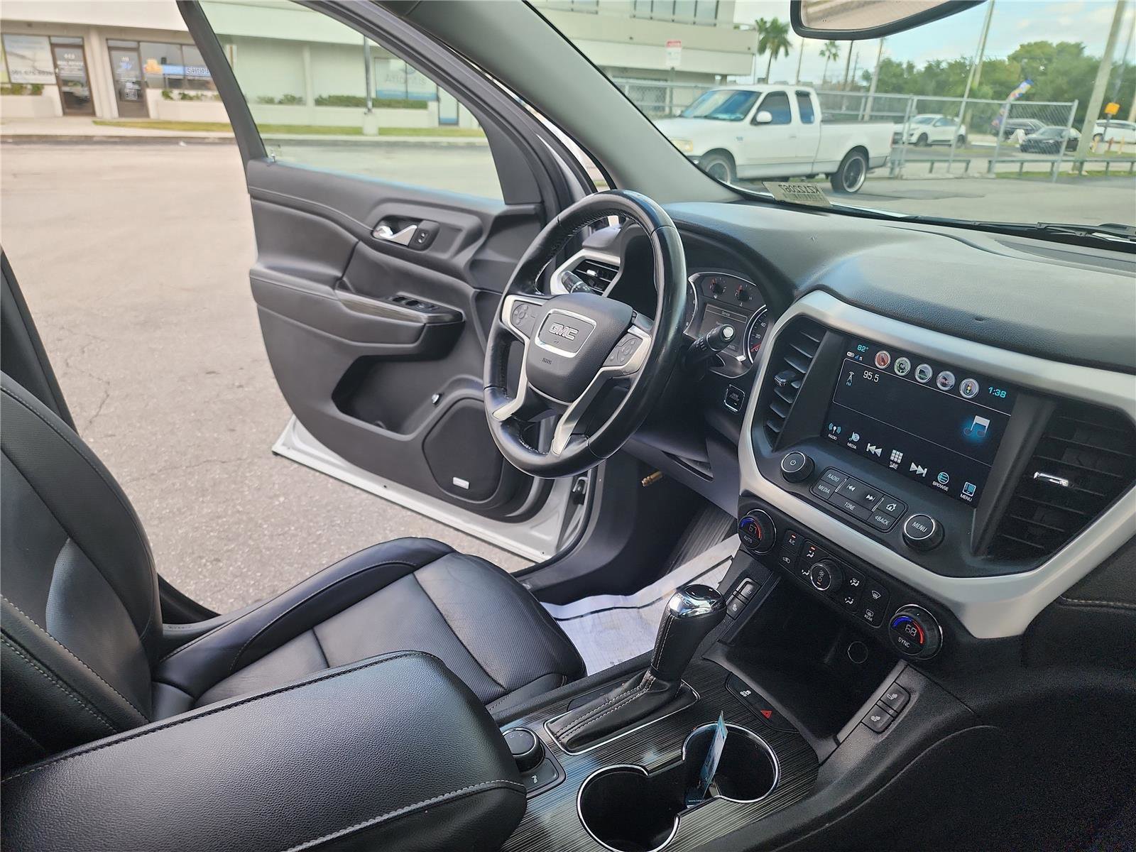 Used 2019 GMC Acadia SLT image 32