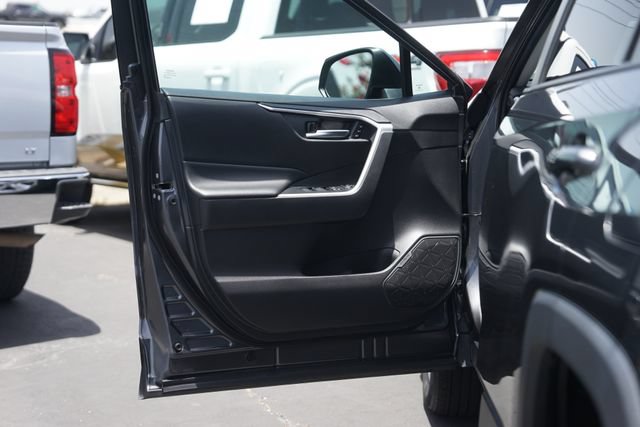 Used 2021 Toyota RAV4 XLE Premium AWD/4WD image 31