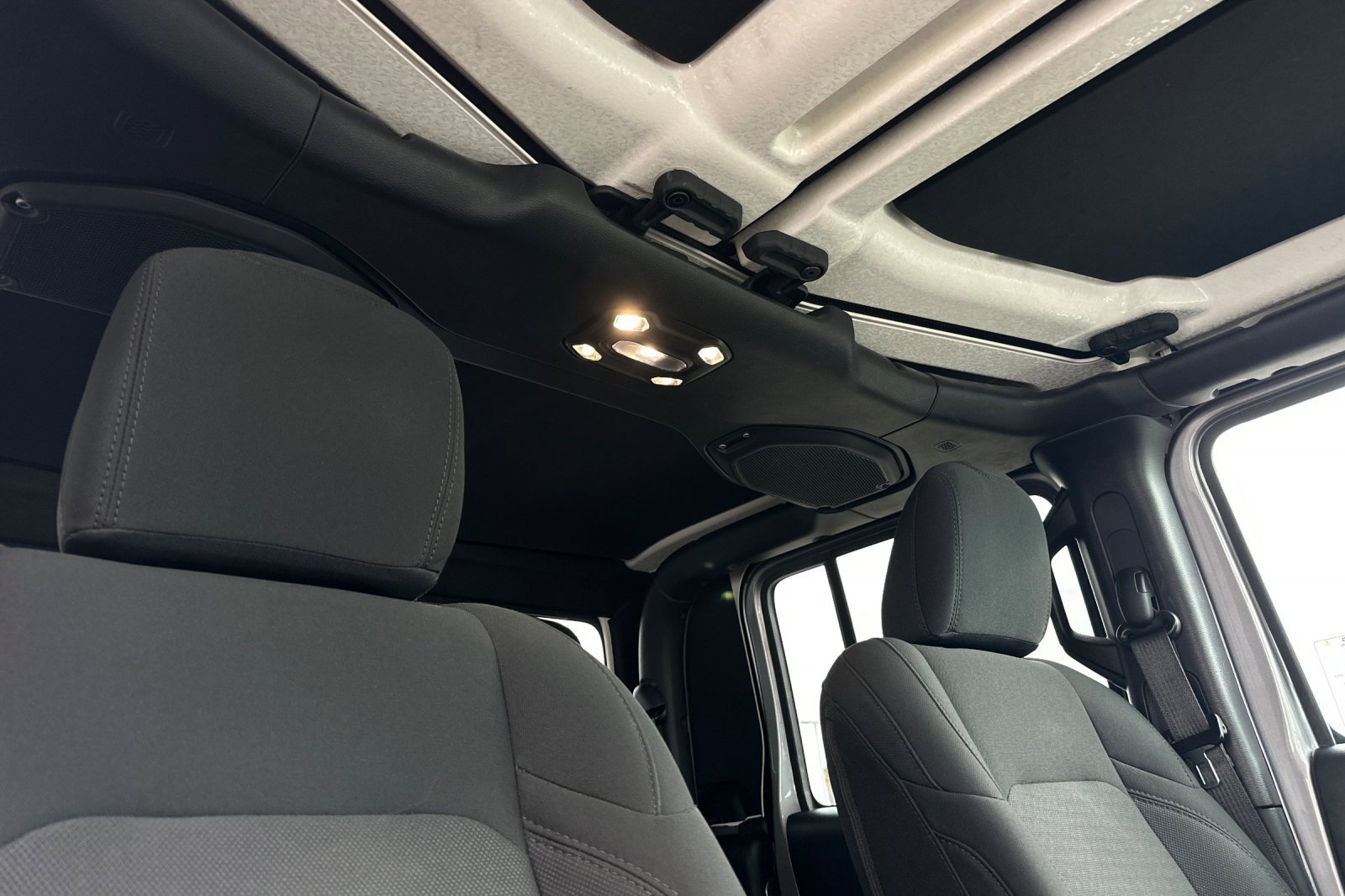 Used 2021 Jeep Gladiator Willys image 15