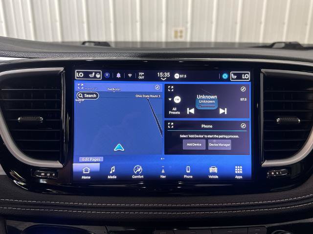 Used 2025 Chrysler Pacifica Limited FWD image 4