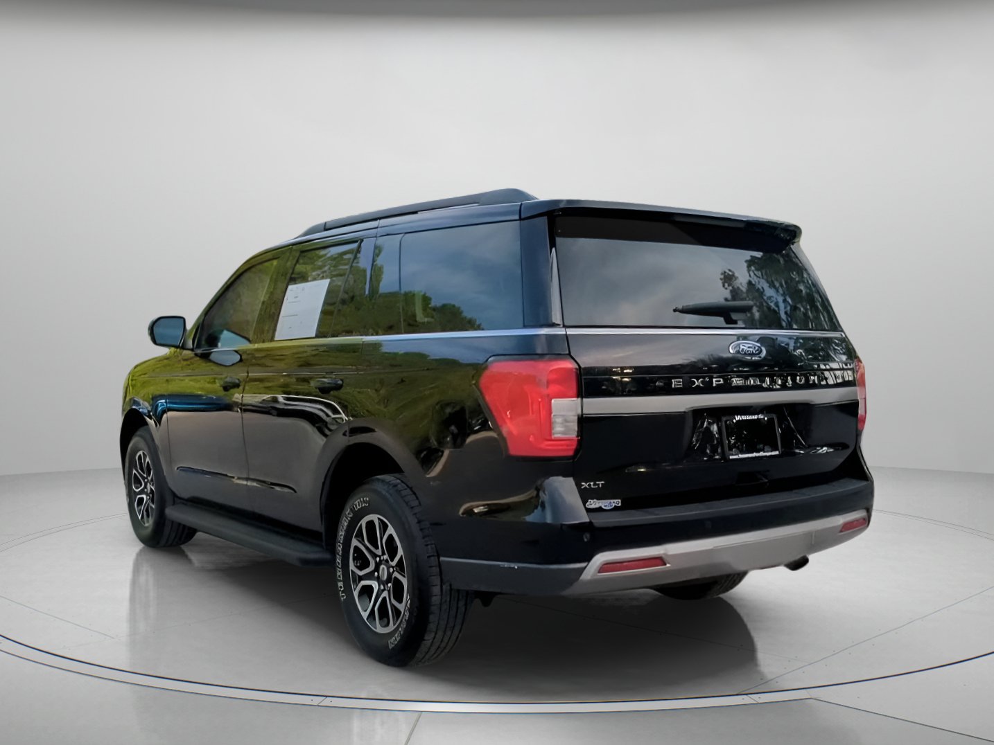 Certified 2024 Ford Expedition XLT RWD image 21