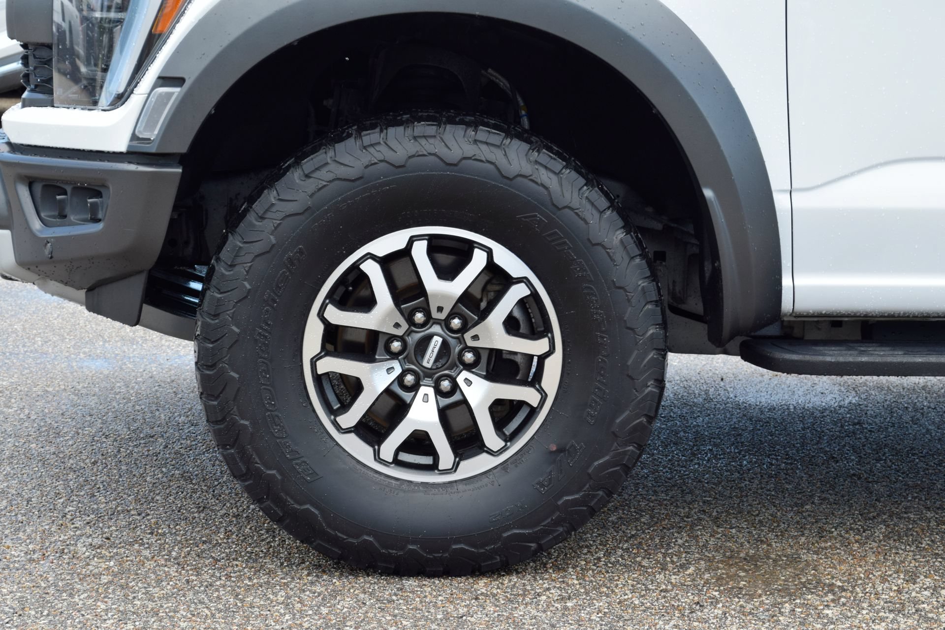 Certified 2022 Ford F150 Raptor w/ Equipment Group 801A High AWD/4WD image 28