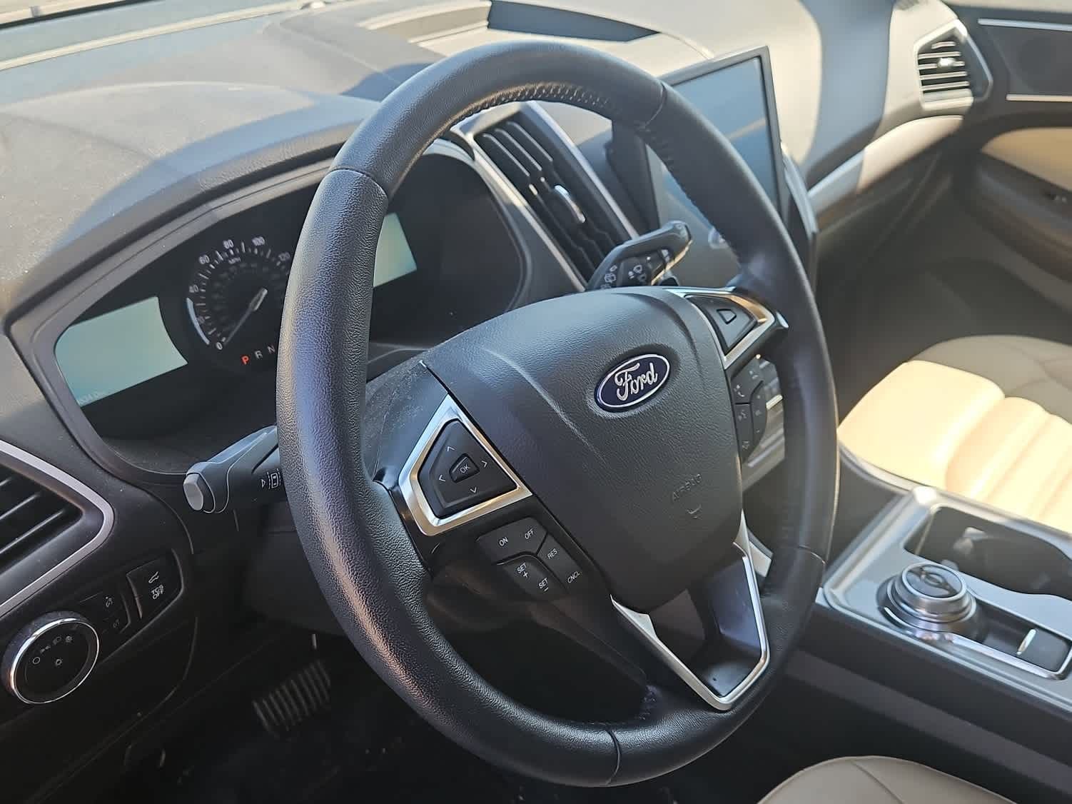 Certified 2024 Ford Edge SEL w/ Convenience Package AWD/4WD image 2
