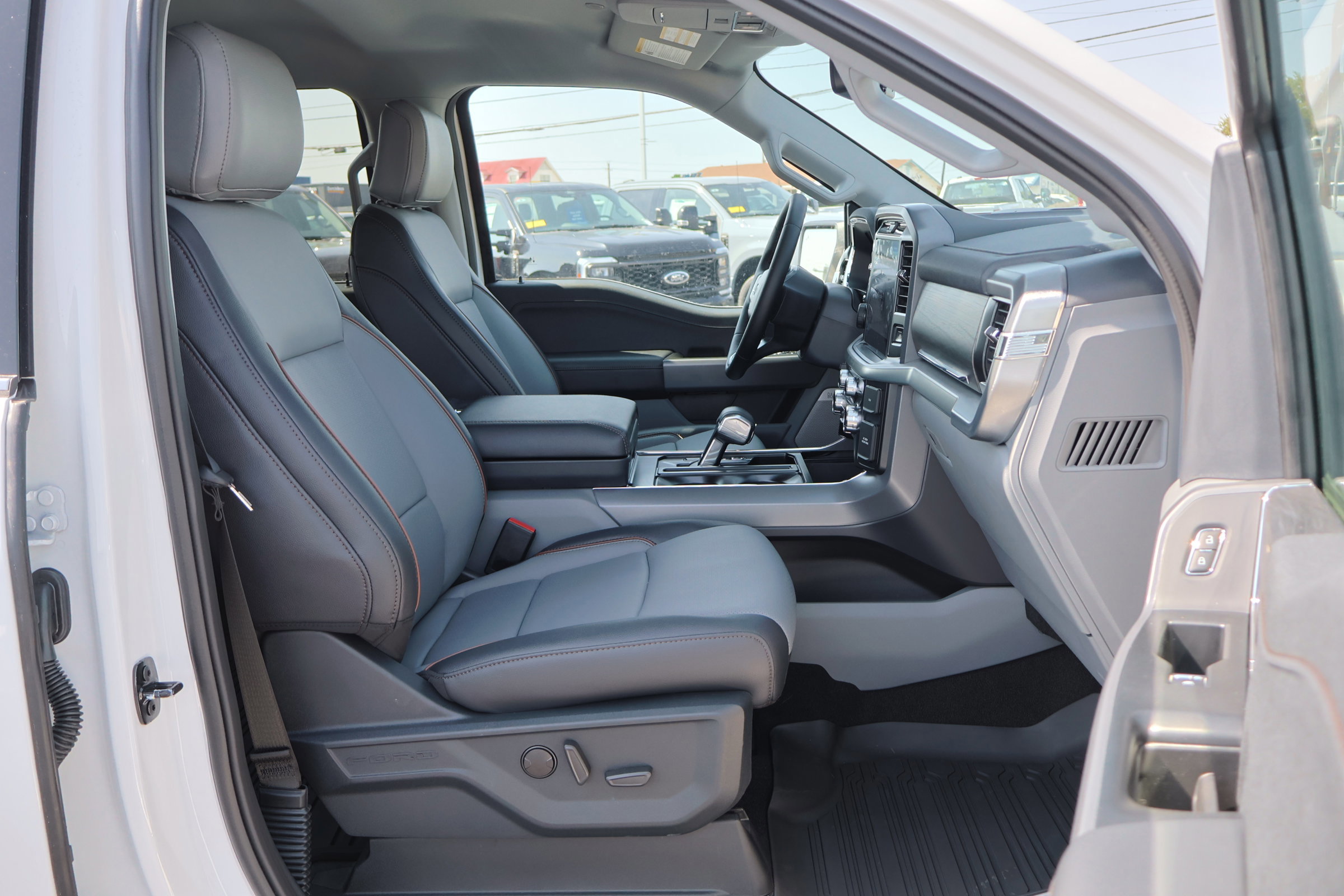 Certified 2025 Ford F150 Lariat w/ Equipment Group 501A Mid image 41