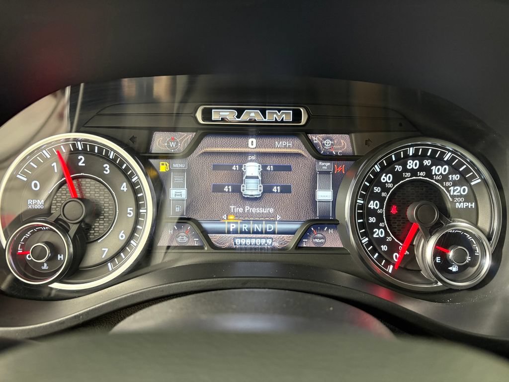 Used 2019 RAM 1500 Laramie AWD/4WD image 17