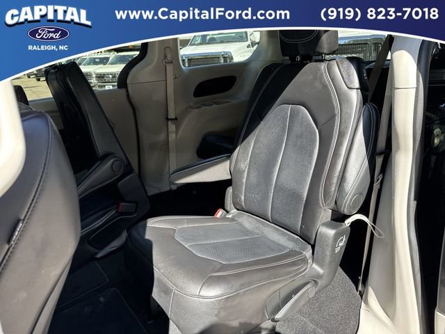 Used 2024 Chrysler Pacifica Touring-L image 16