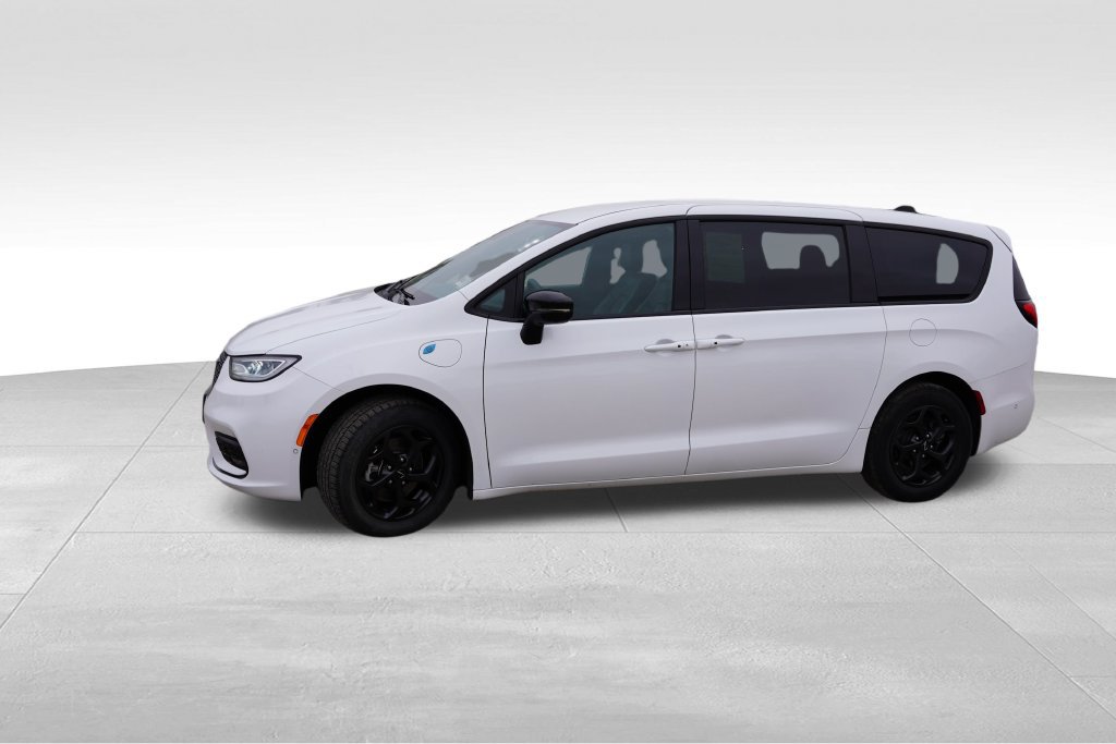 Used 2024 Chrysler Pacifica Limited FWD image 10