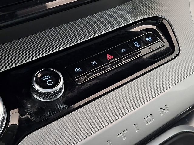 Certified 2025 Ford Expedition Active image 28