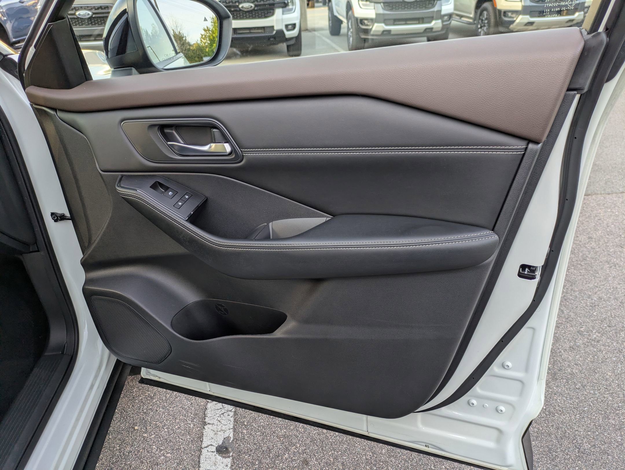 Used 2023 Nissan Rogue SV w/ SV Premium B Package FWD image 38