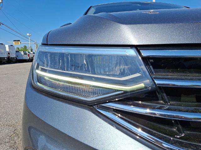 Used 2022 Volkswagen Tiguan SE AWD/4WD image 9