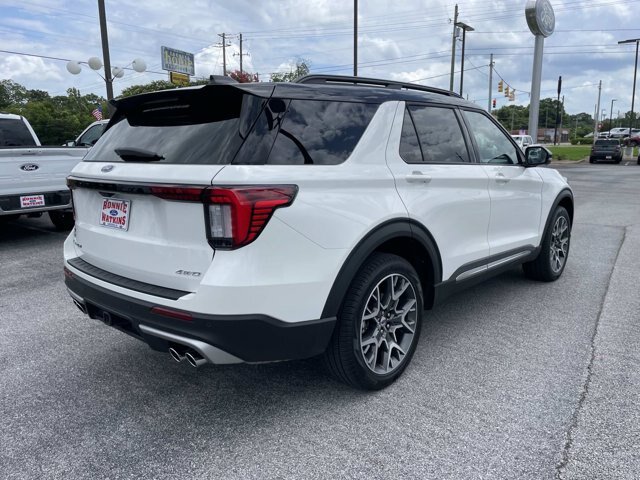 Certified 2025 Ford Explorer Platinum w/ Ultimate Package AWD/4WD image 4