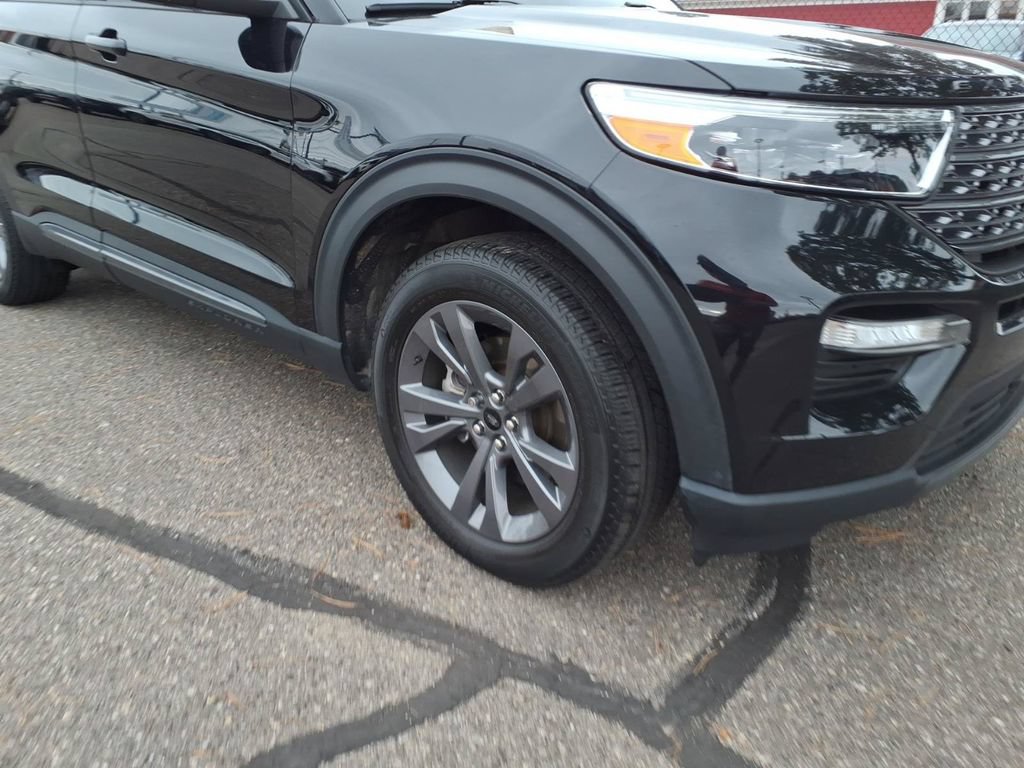 Certified 2023 Ford Explorer XLT w/ Equipment Group 202A AWD/4WD image 5