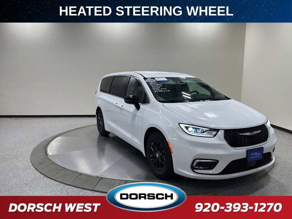 Used 2025 Chrysler Pacifica Select FWD image 3