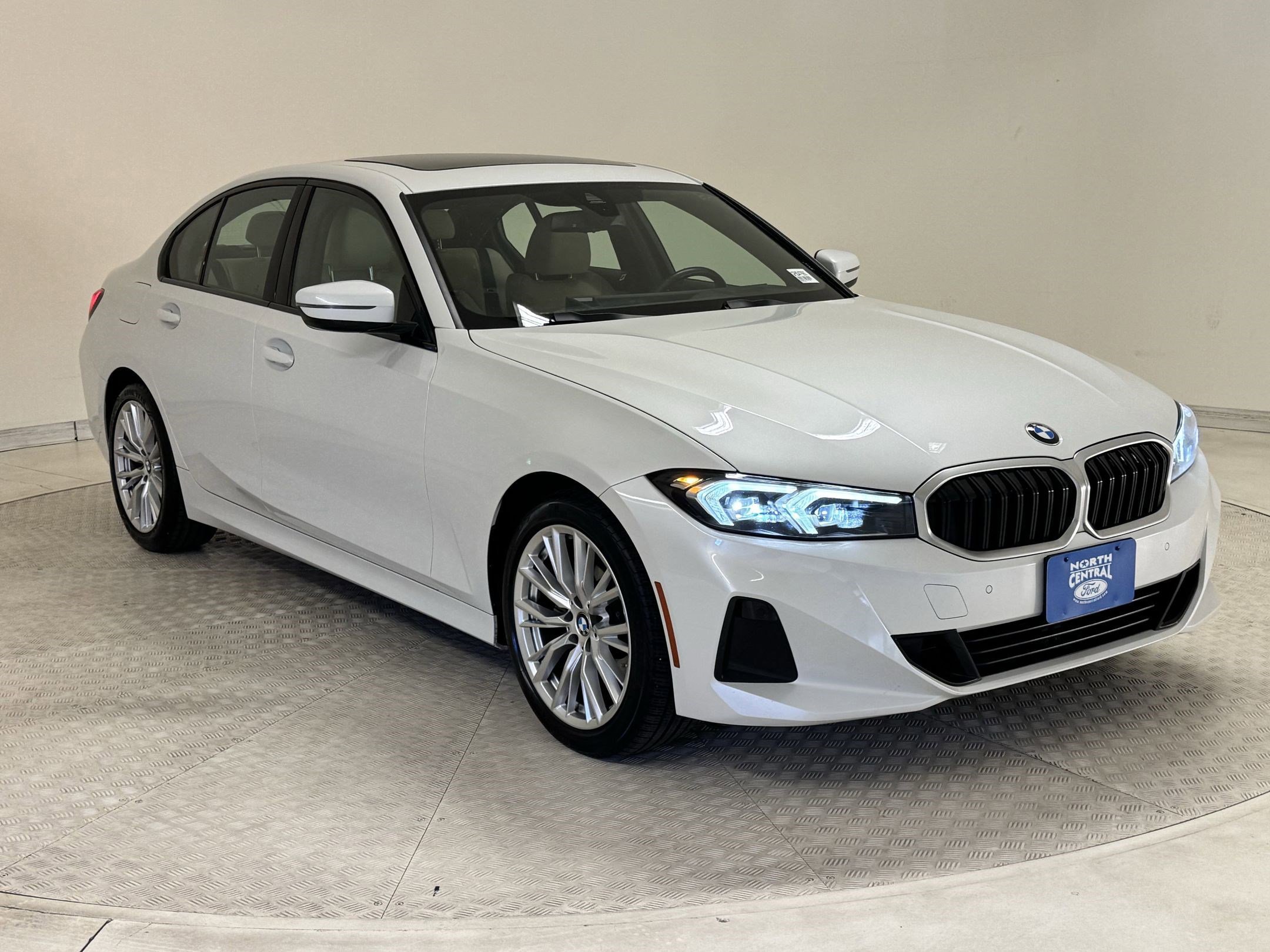 Used 2023 BMW 330i Sedan w/ Premium Package image 7