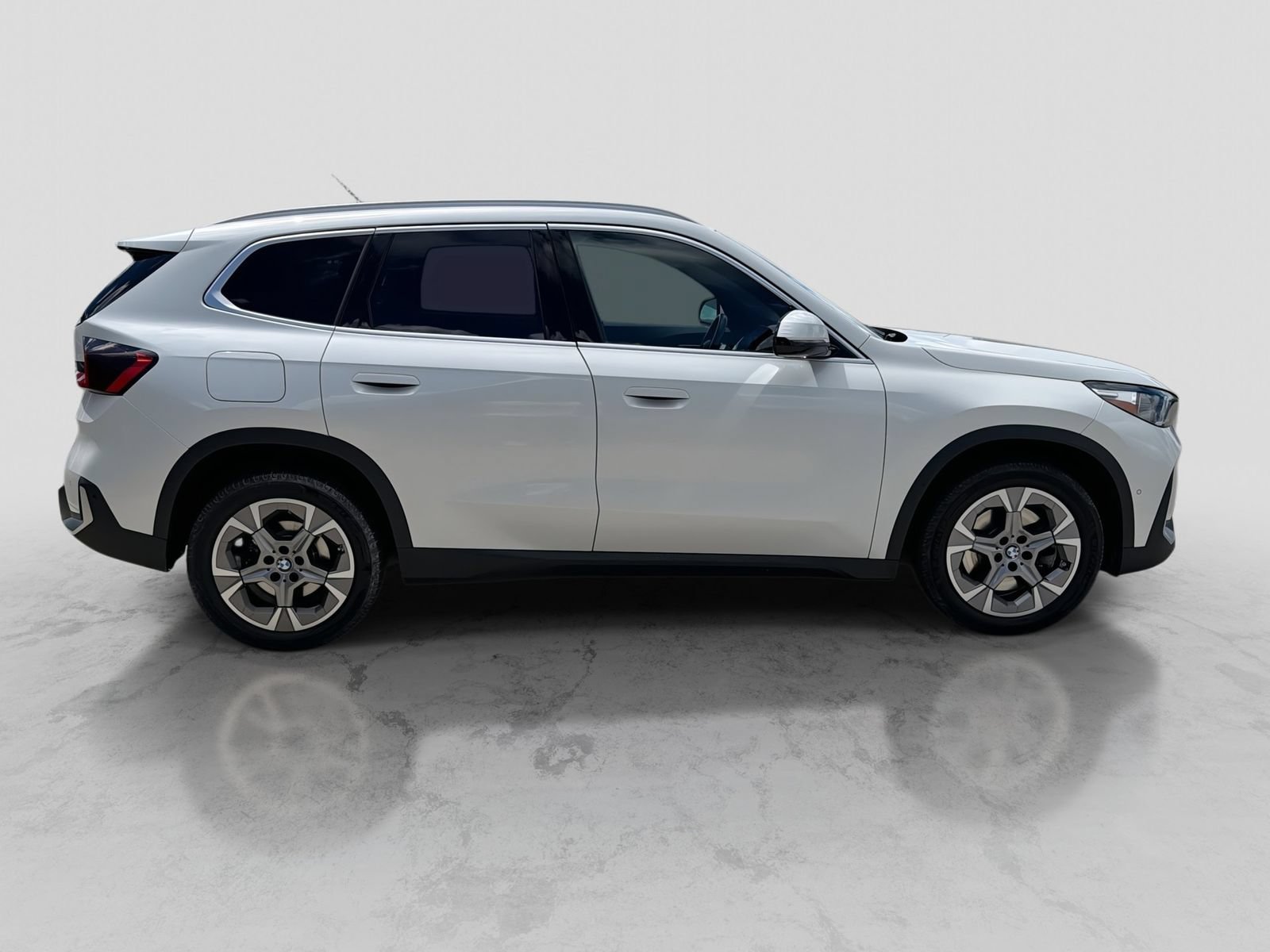 Used 2023 BMW X1 xDrive28i w/ Convenience Package AWD/4WD image 9