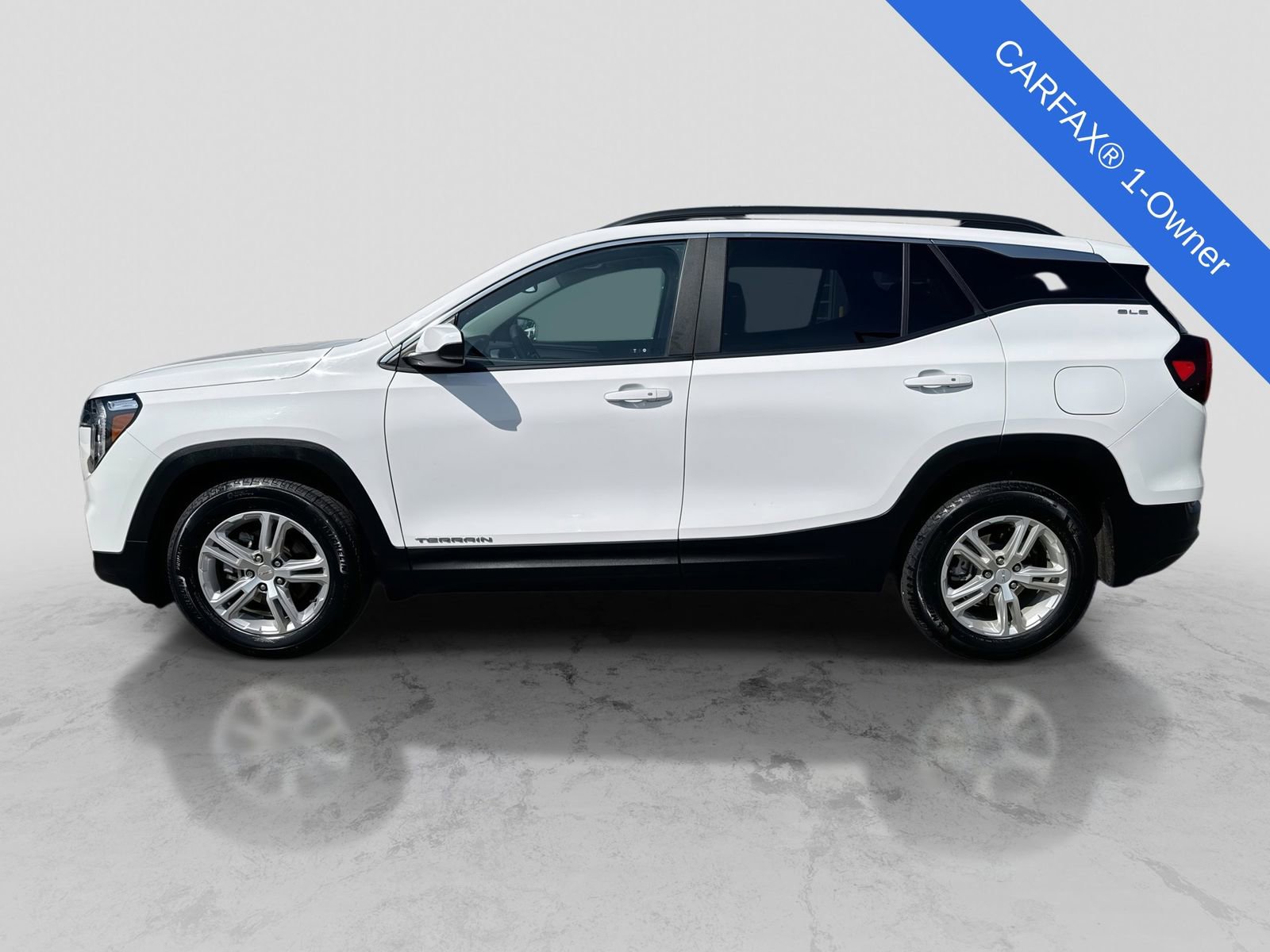 Used 2023 GMC Terrain SLE w/ Driver Convenience Package FWD image 3