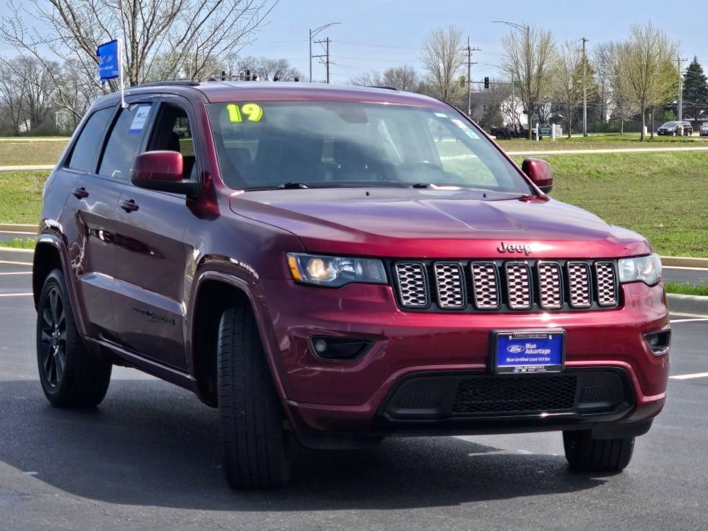 Used 2019 Jeep Grand Cherokee Altitude AWD/4WD image 4