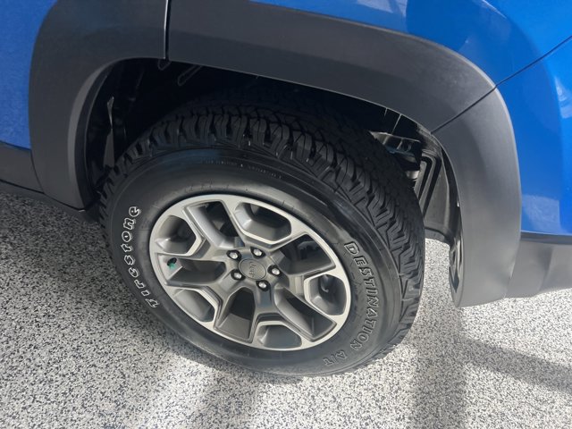Used 2022 Jeep Cherokee Trailhawk w/ Comfort/Convenience Group AWD/4WD image 8