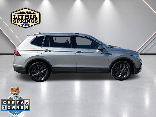 Used 2023 Volkswagen Tiguan SE w/ Panoramic Sunroof Package FWD image 2