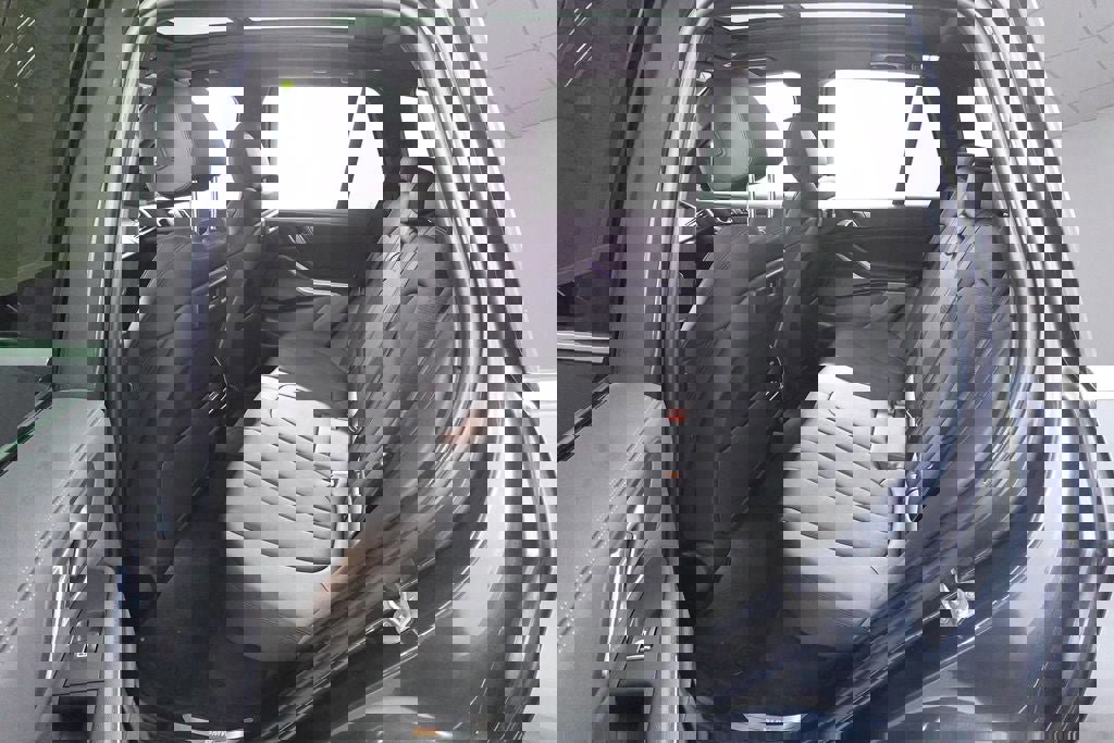 Used 2022 BMW X5 xDrive40i w/ Parking Assistance Package image 25