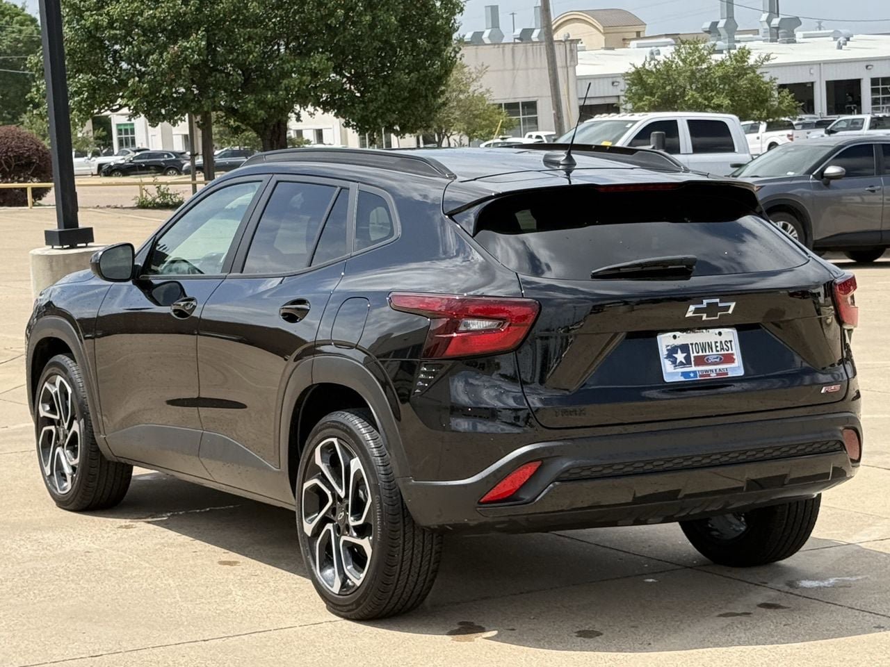 Used 2024 Chevrolet Trax RS w/ Sunroof Package FWD image 5