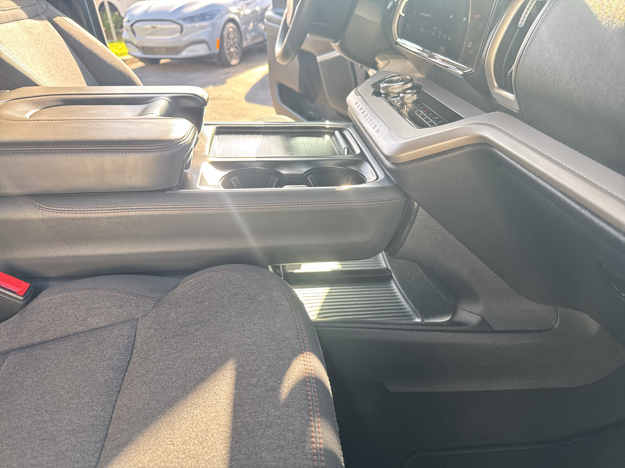 Certified 2025 Ford Expedition Active AWD/4WD image 24