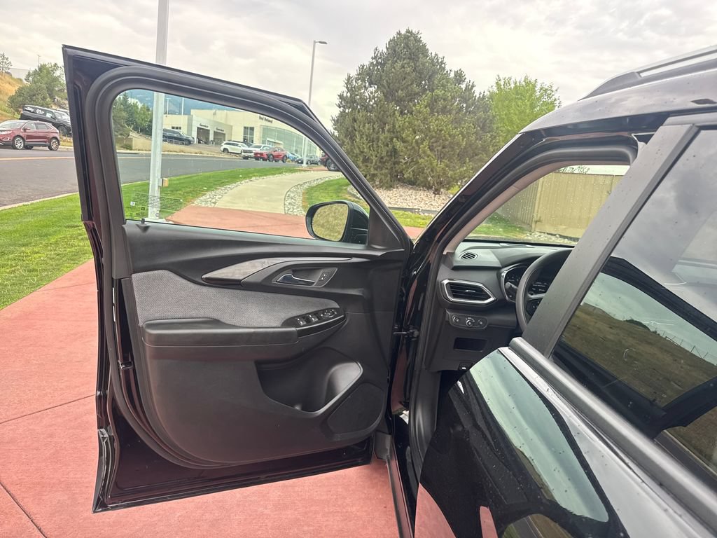 Used 2023 Chevrolet TrailBlazer LT AWD/4WD image 11