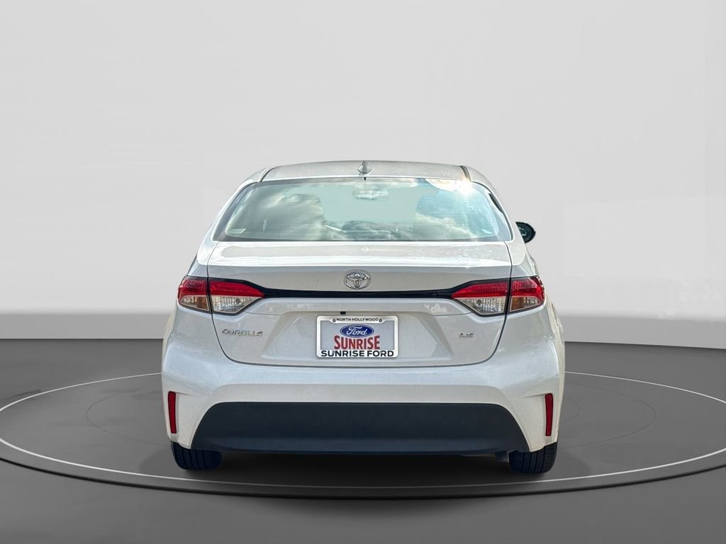 Used 2023 Toyota Corolla LE image 3