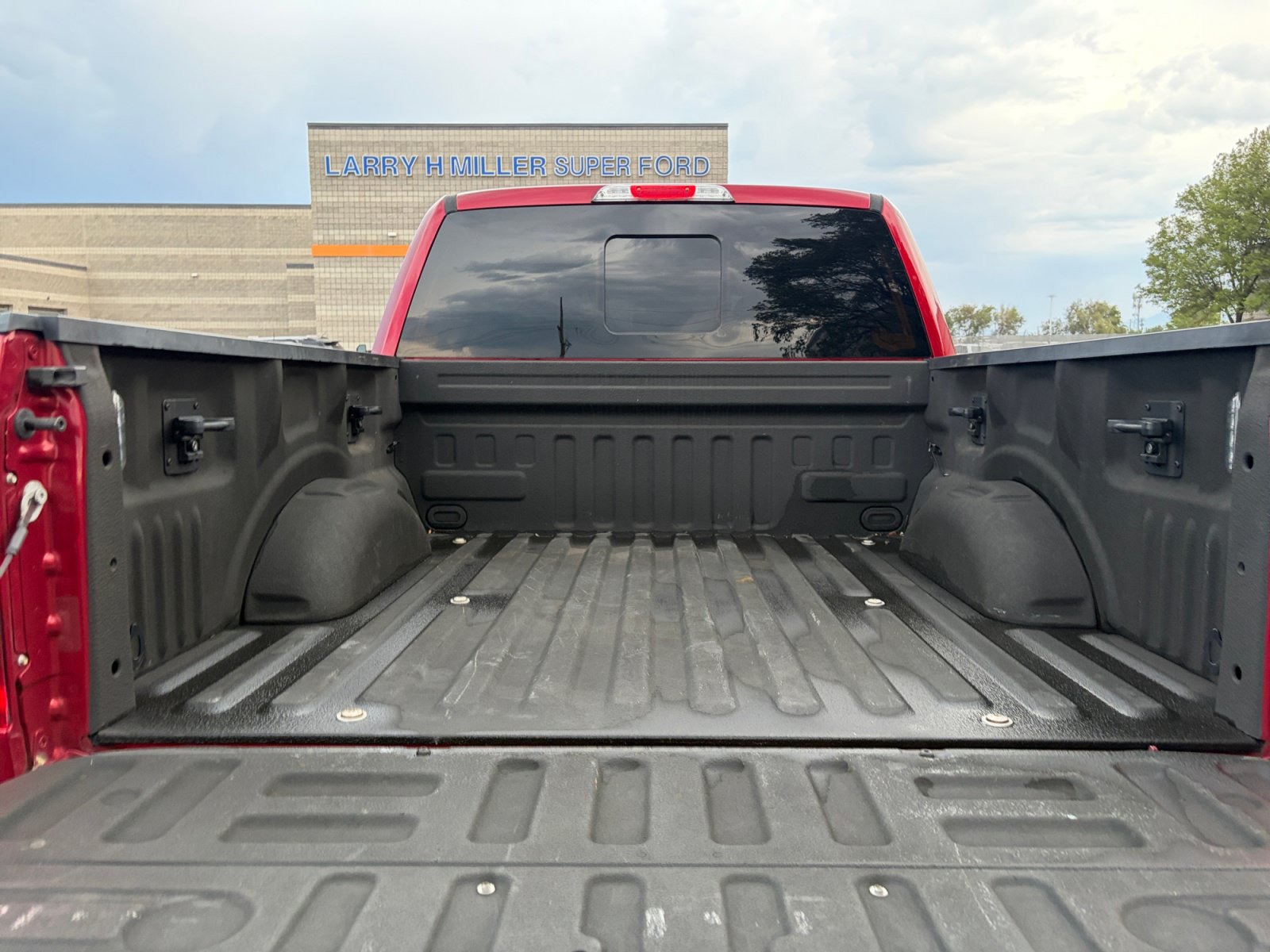 Certified 2018 Ford F150 Lariat w/ Equipment Group 502A Luxury AWD/4WD image 10