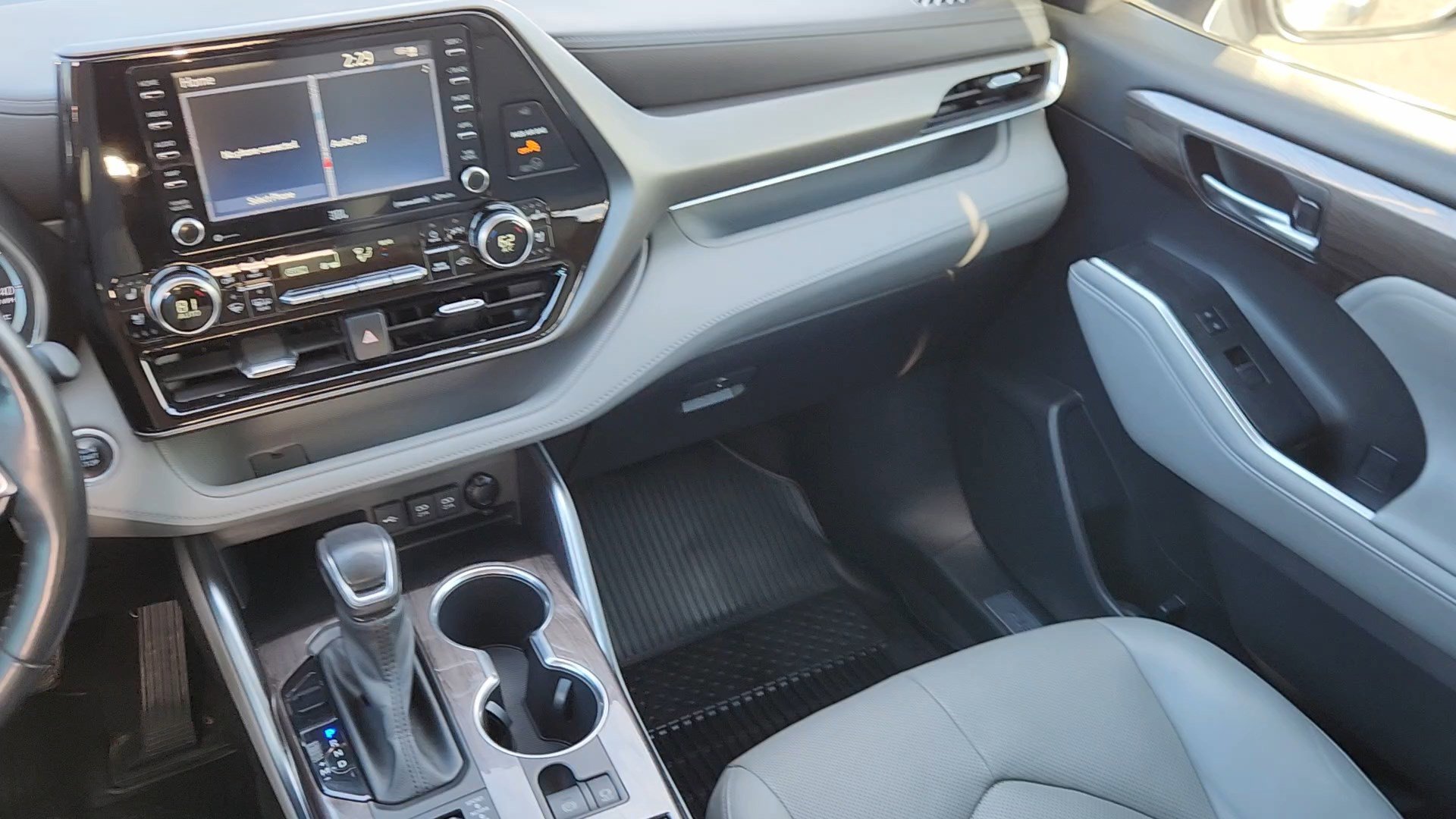 Used 2021 Toyota Highlander Limited image 16