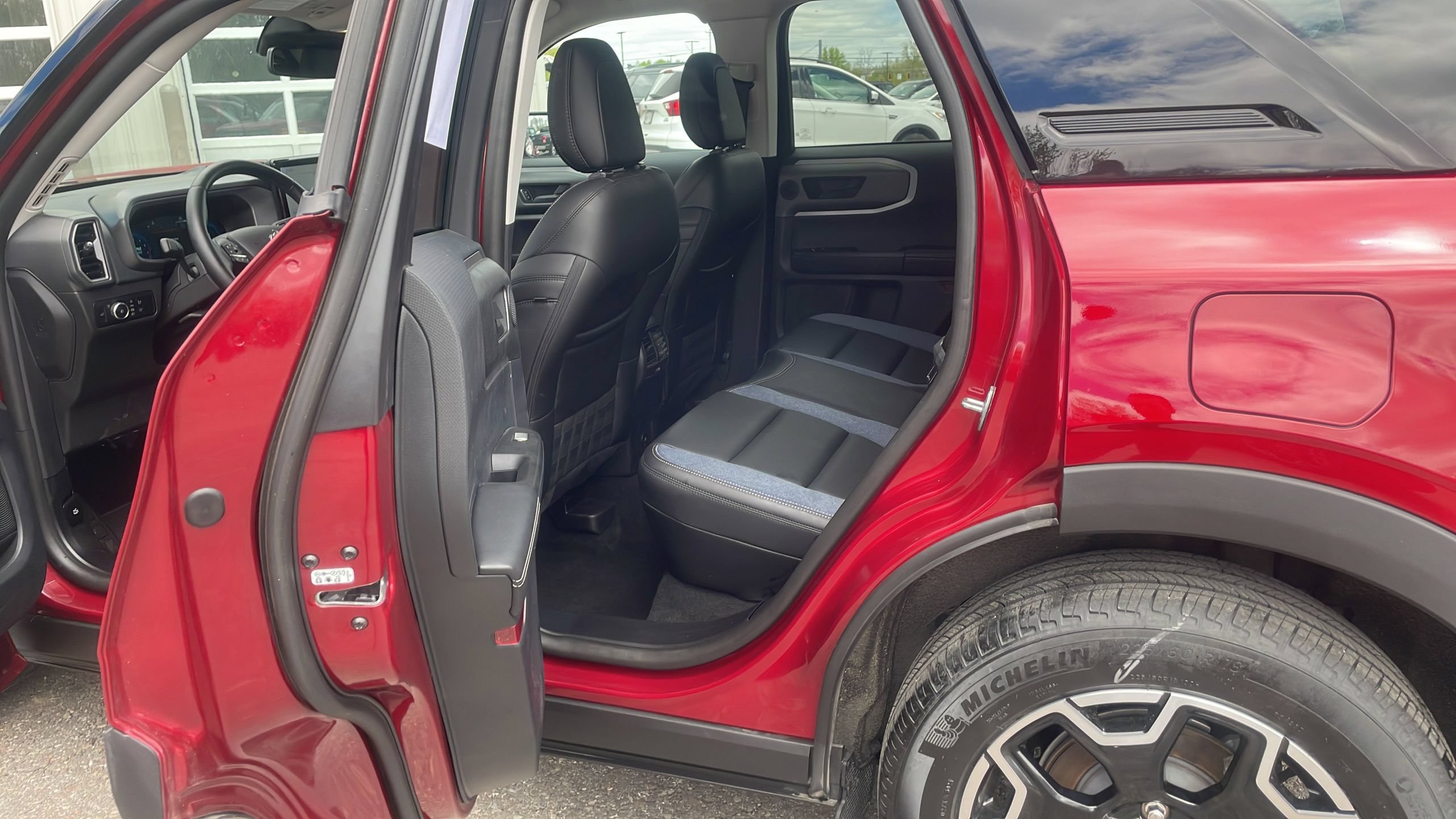Certified 2025 Ford Bronco Sport Outer Banks w/ Outer Banks Tech Package+ AWD/4WD image 26