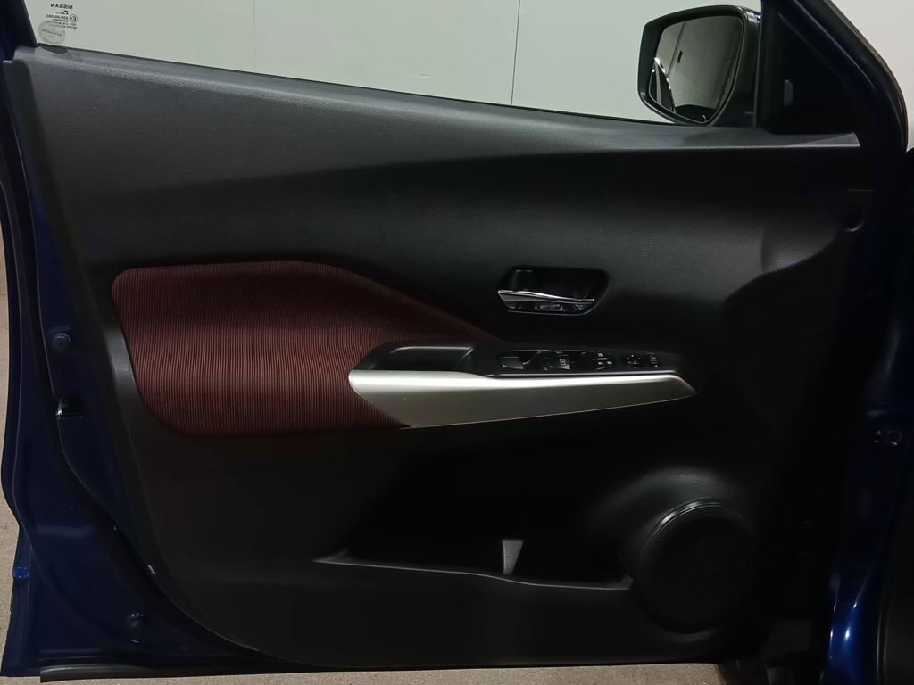 Used 2019 Nissan Kicks SR w/ Exterior Package image 19