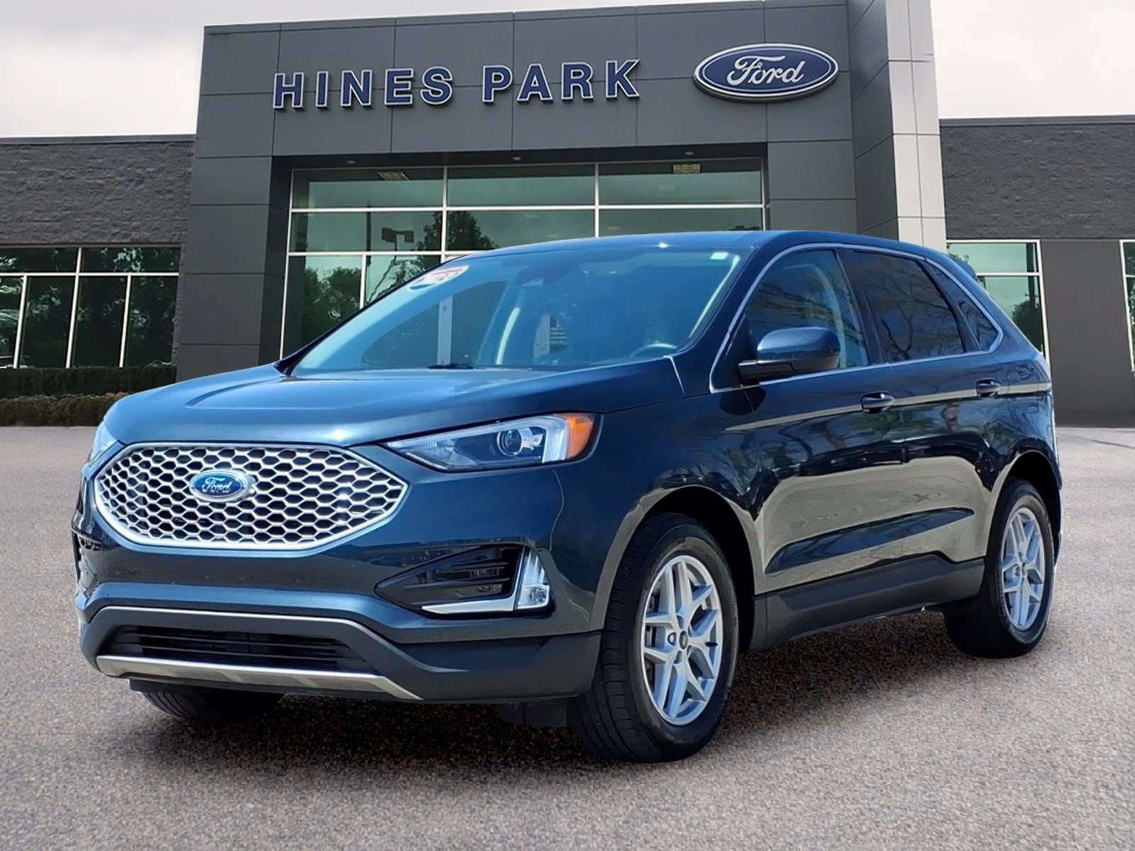 Certified 2023 Ford Edge SEL w/ Convenience Package AWD/4WD image 3