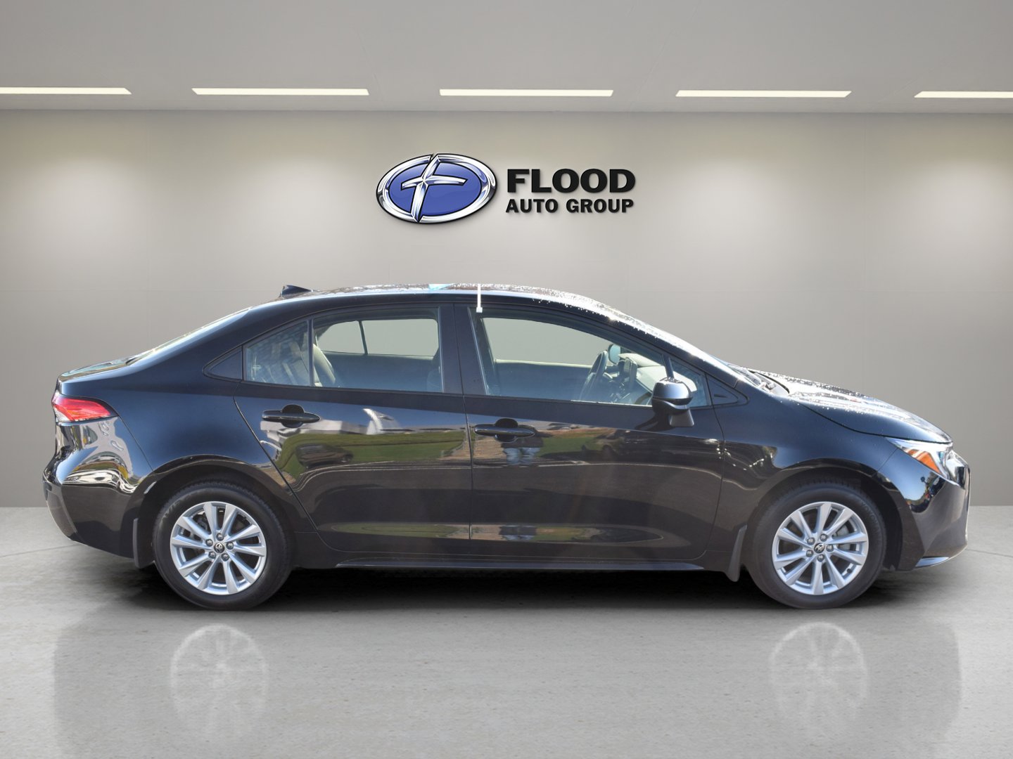 Used 2024 Toyota Corolla LE w/ LE Convenience Package FWD image 3