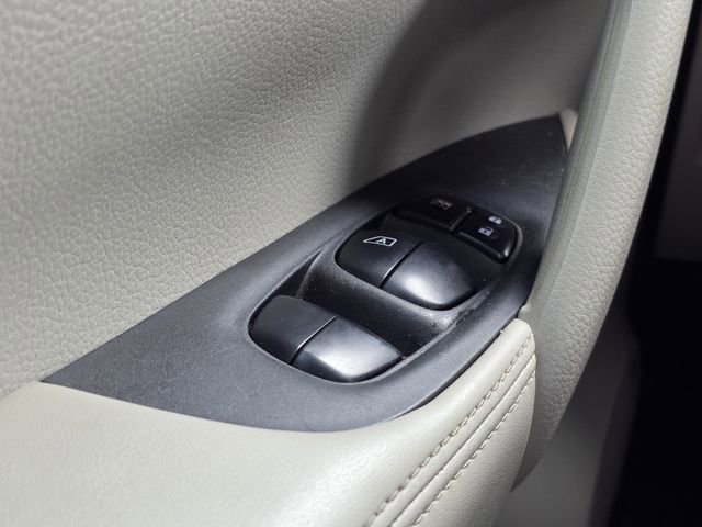 Used 2022 Nissan Rogue Sport SV FWD image 12