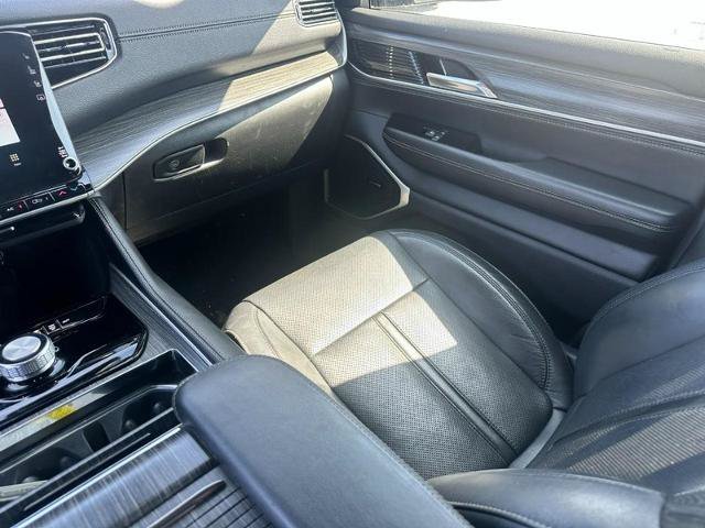 Used 2023 Jeep Wagoneer L Series II AWD/4WD image 16