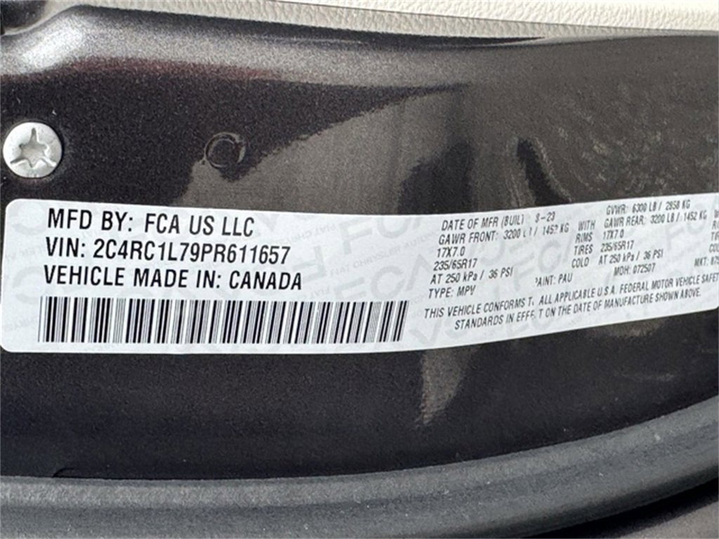 Used 2023 Chrysler Pacifica Touring-L image 48