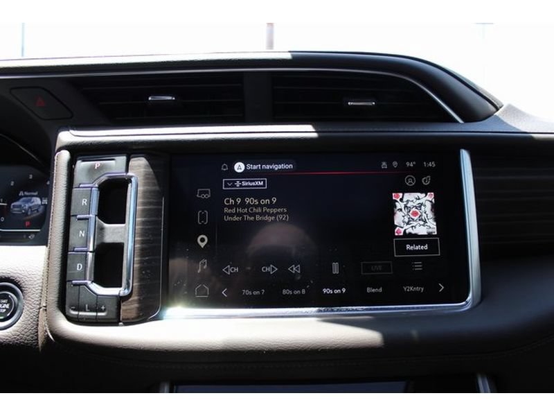 Used 2024 GMC Yukon Denali w/ Advanced Technology Package AWD/4WD image 28