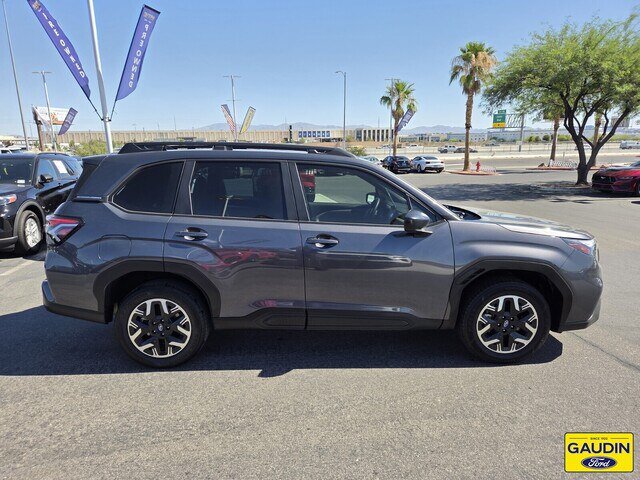 Used 2025 Subaru Forester AWD/4WD image 8