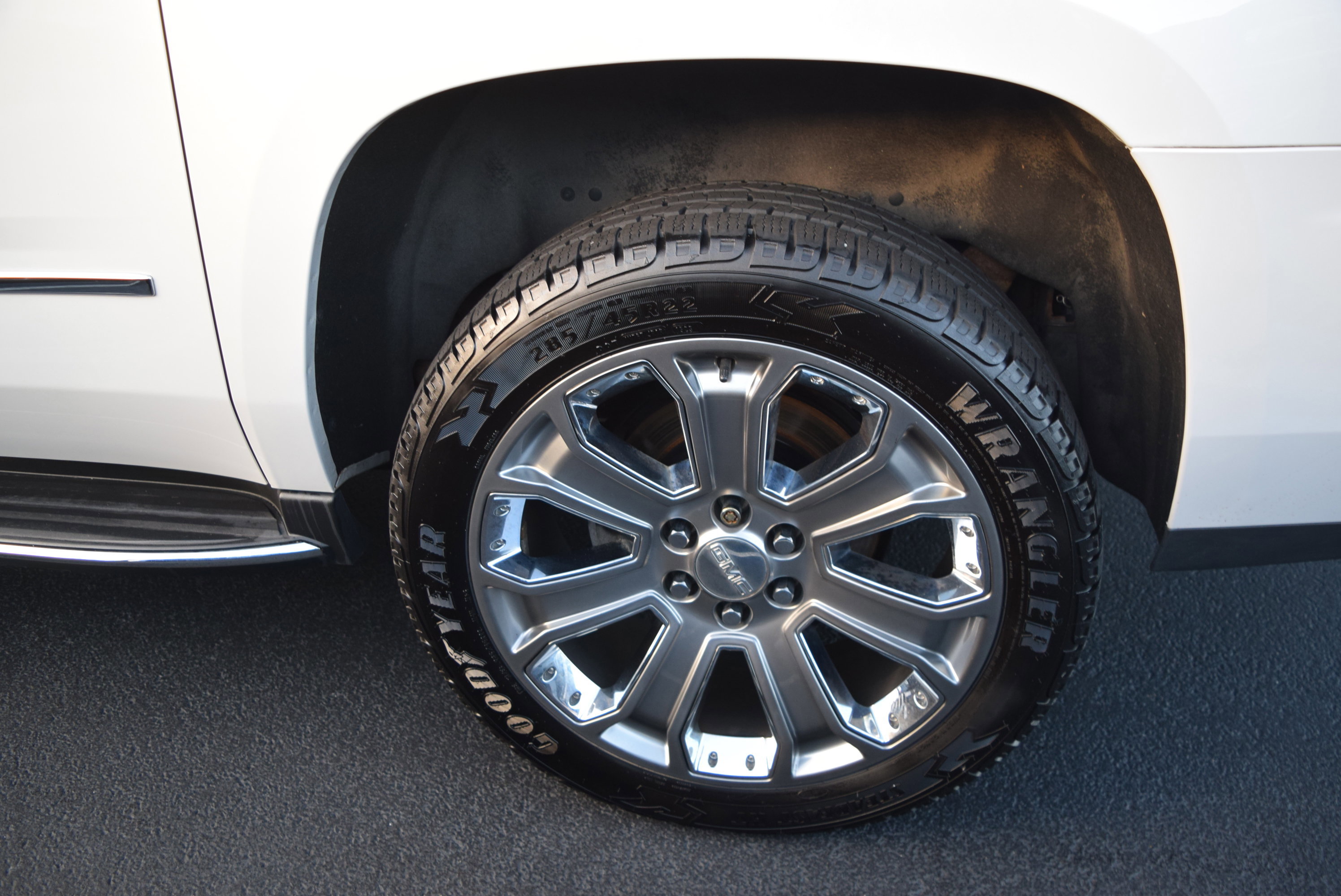 Used 2019 GMC Yukon XL Denali image 7