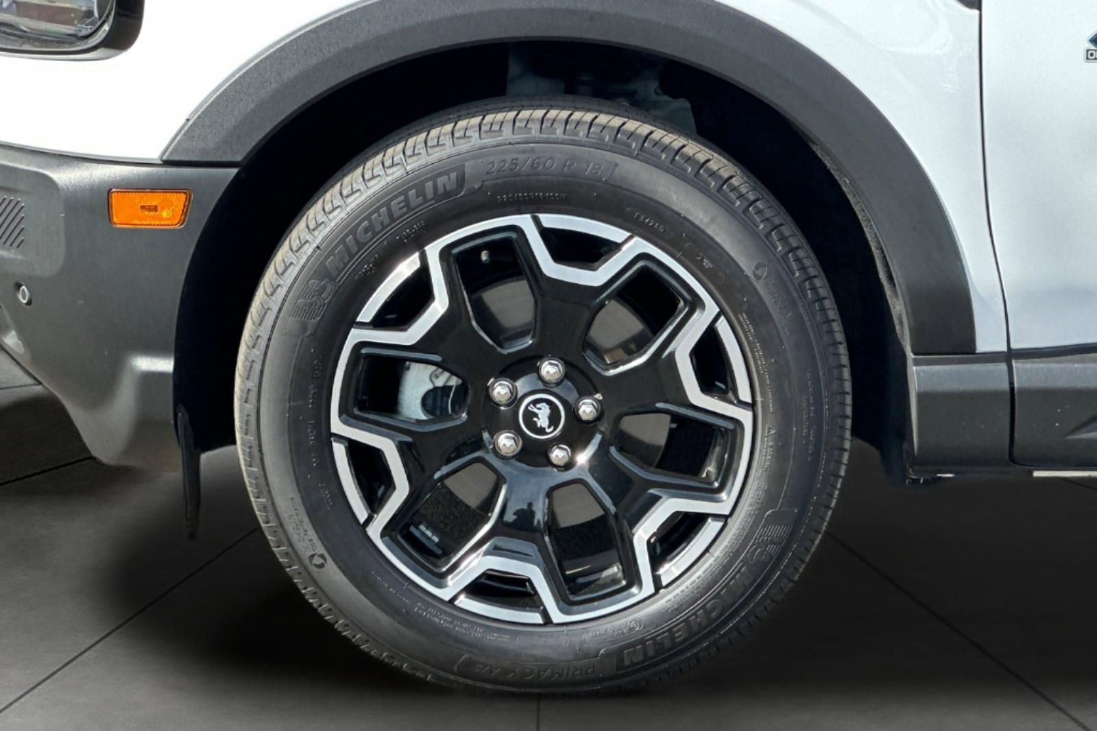 Certified 2025 Ford Bronco Sport Outer Banks w/ Outer Banks Tech Package+ AWD/4WD image 30