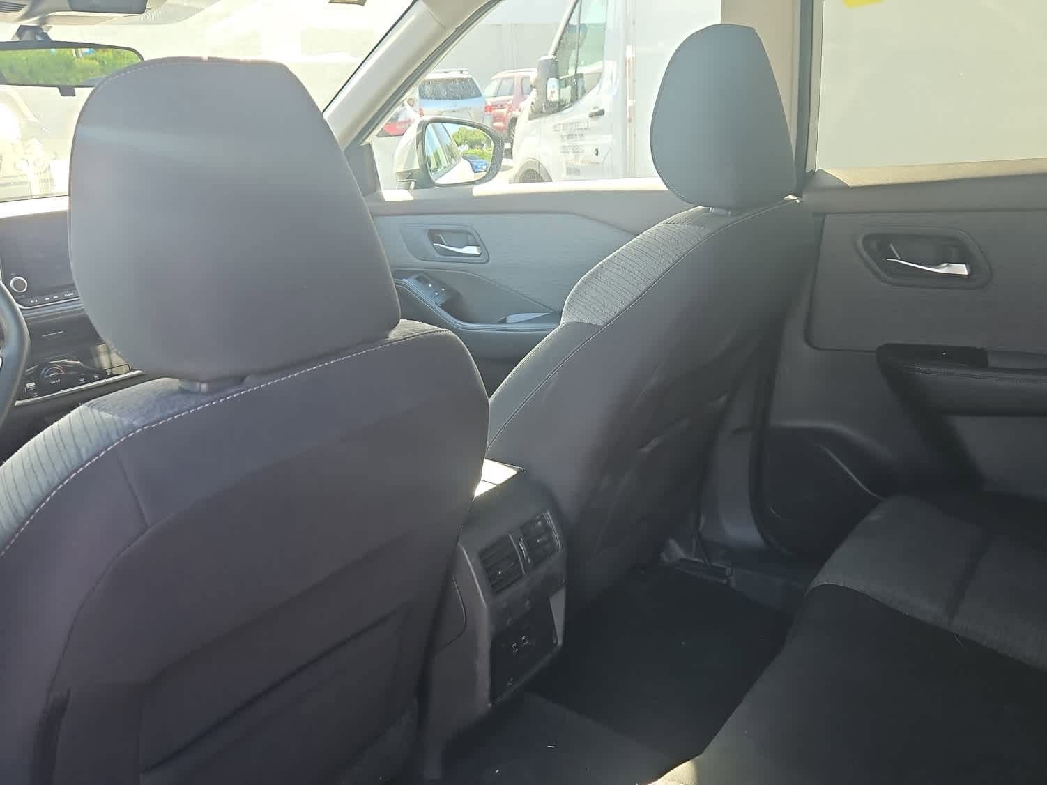 Used 2022 Nissan Rogue SV FWD image 10